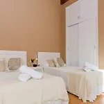 Ullastres فيلة *
