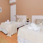 Ullastres بينيبيكا